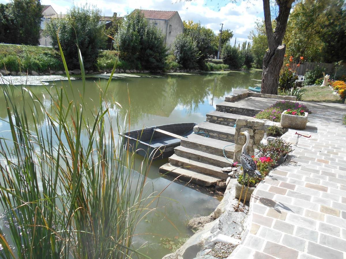 Marais Poitevin Bord Riviere Peche ,Barque, Velos, Wifi, Linge, Cheminee, Cuisine, Terrain De Boules La Taillee エクステリア 写真