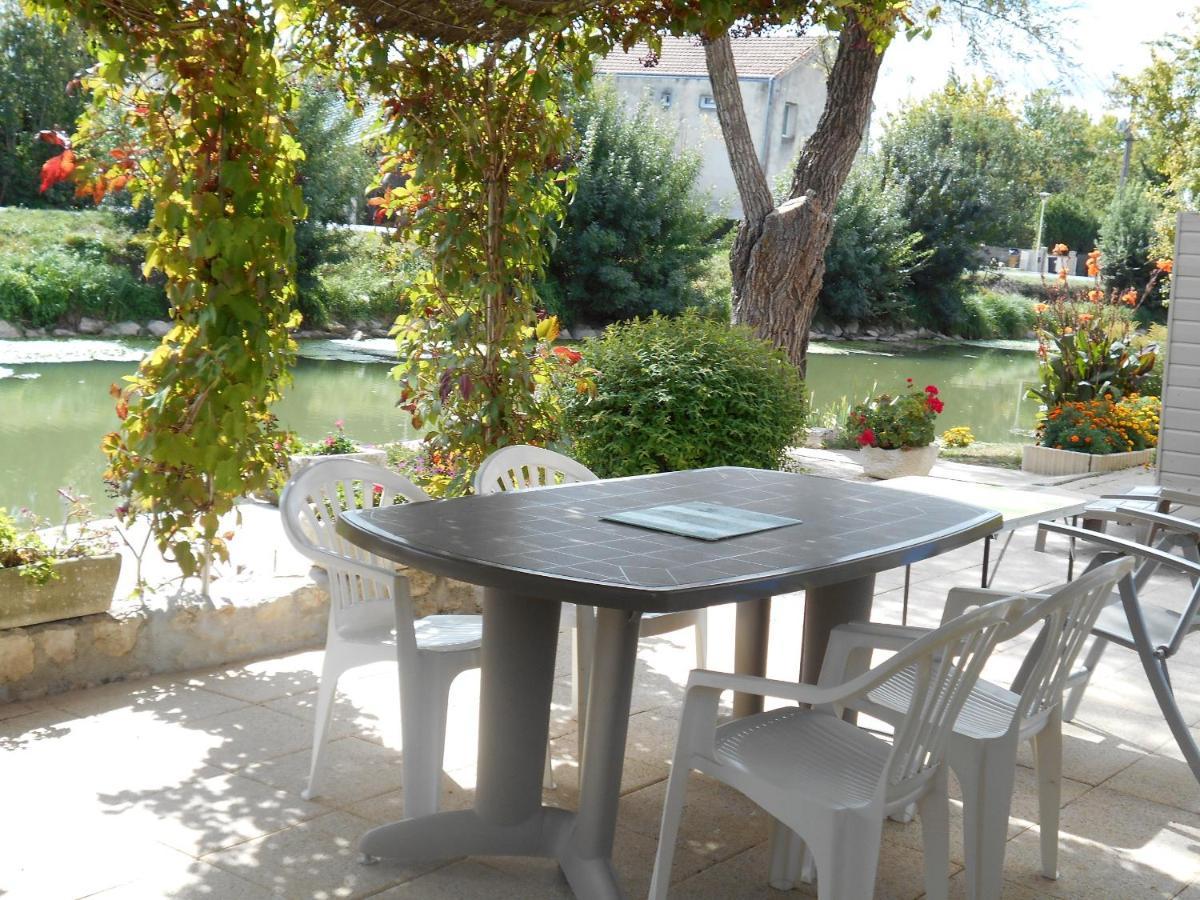 Marais Poitevin Bord Riviere Peche ,Barque, Velos, Wifi, Linge, Cheminee, Cuisine, Terrain De Boules La Taillee エクステリア 写真