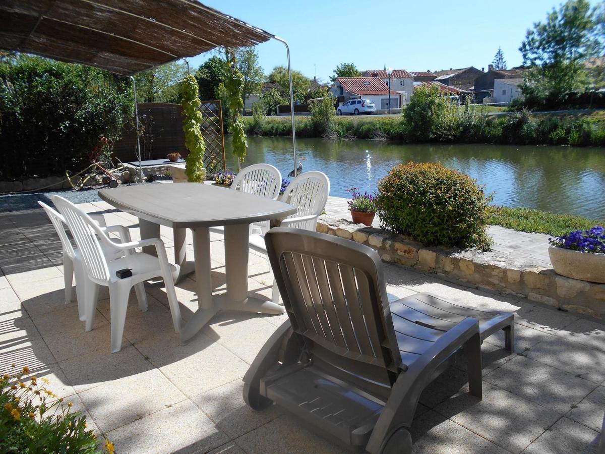Marais Poitevin Bord Riviere Peche ,Barque, Velos, Wifi, Linge, Cheminee, Cuisine, Terrain De Boules La Taillee エクステリア 写真