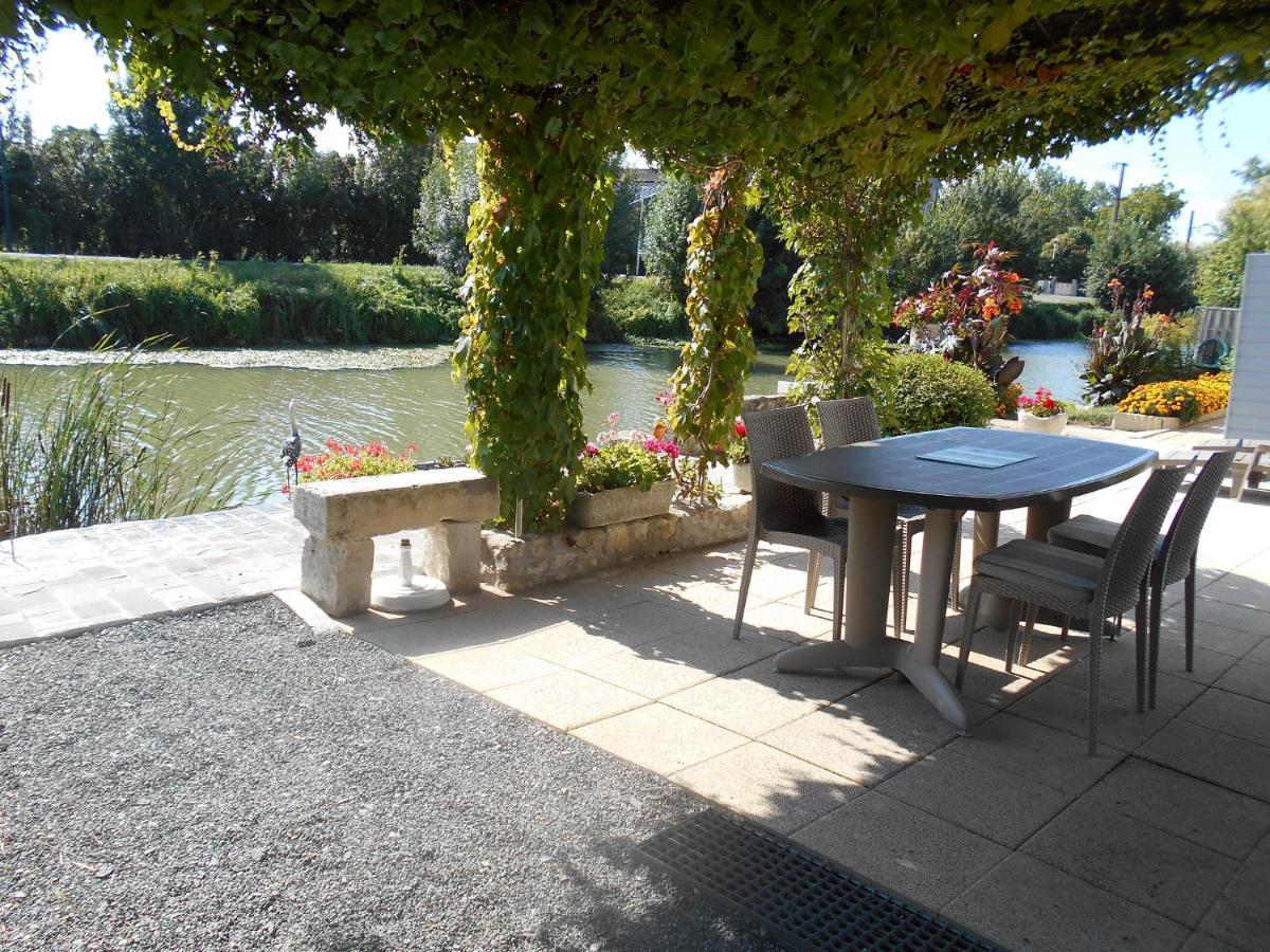 Marais Poitevin Bord Riviere Peche ,Barque, Velos, Wifi, Linge, Cheminee, Cuisine, Terrain De Boules La Taillee エクステリア 写真